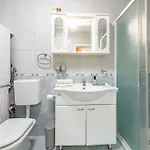 Sea Breeze Apartment *