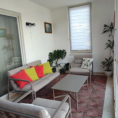 Sea Breeze Apartment