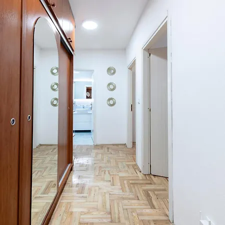 Sea Breeze Apartment *