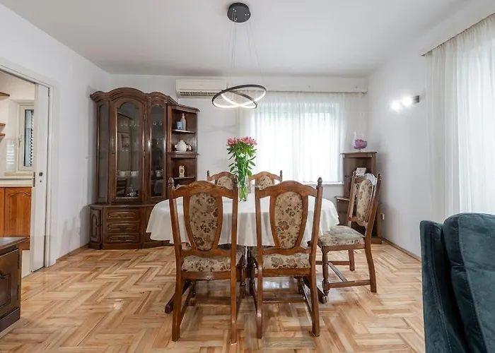 Sea Breeze 아파트 *